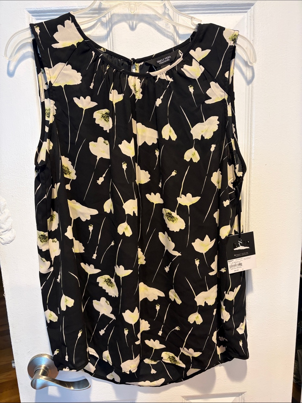 NWT- Simply Vera Vera Wang Black Floral Sleeveless Camisole